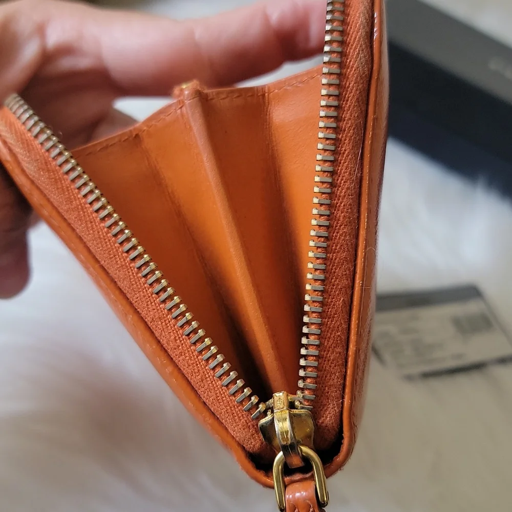 PRADA - Picture 13 of 17